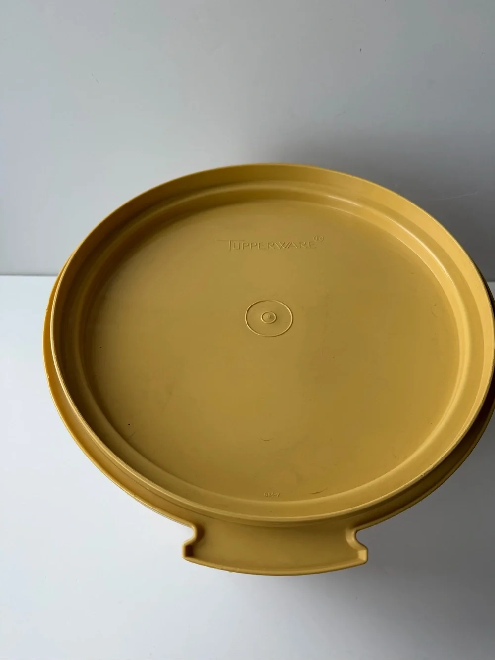 Vintage Tupperware 2-Layer Cake Taker with Yellow Base & Carry Handle.